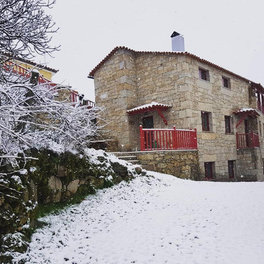 Gasthaus Casas Da Ribeira Seia Exterior foto