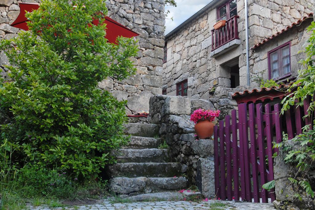 Gasthaus Casas Da Ribeira Seia Exterior foto