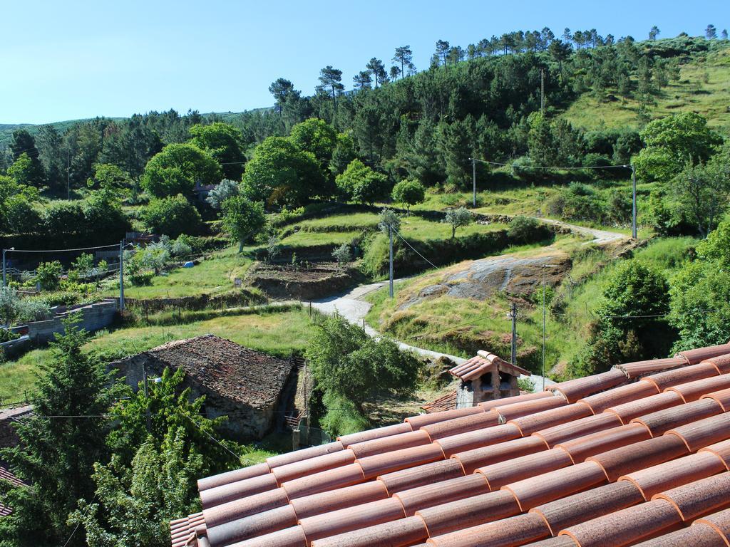 Gasthaus Casas Da Ribeira Seia Exterior foto